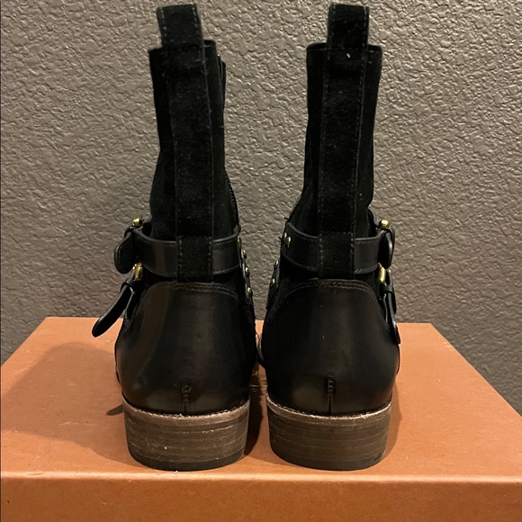 Coach Black Leather Ankle Boots with gold details - Picture 7 of 8